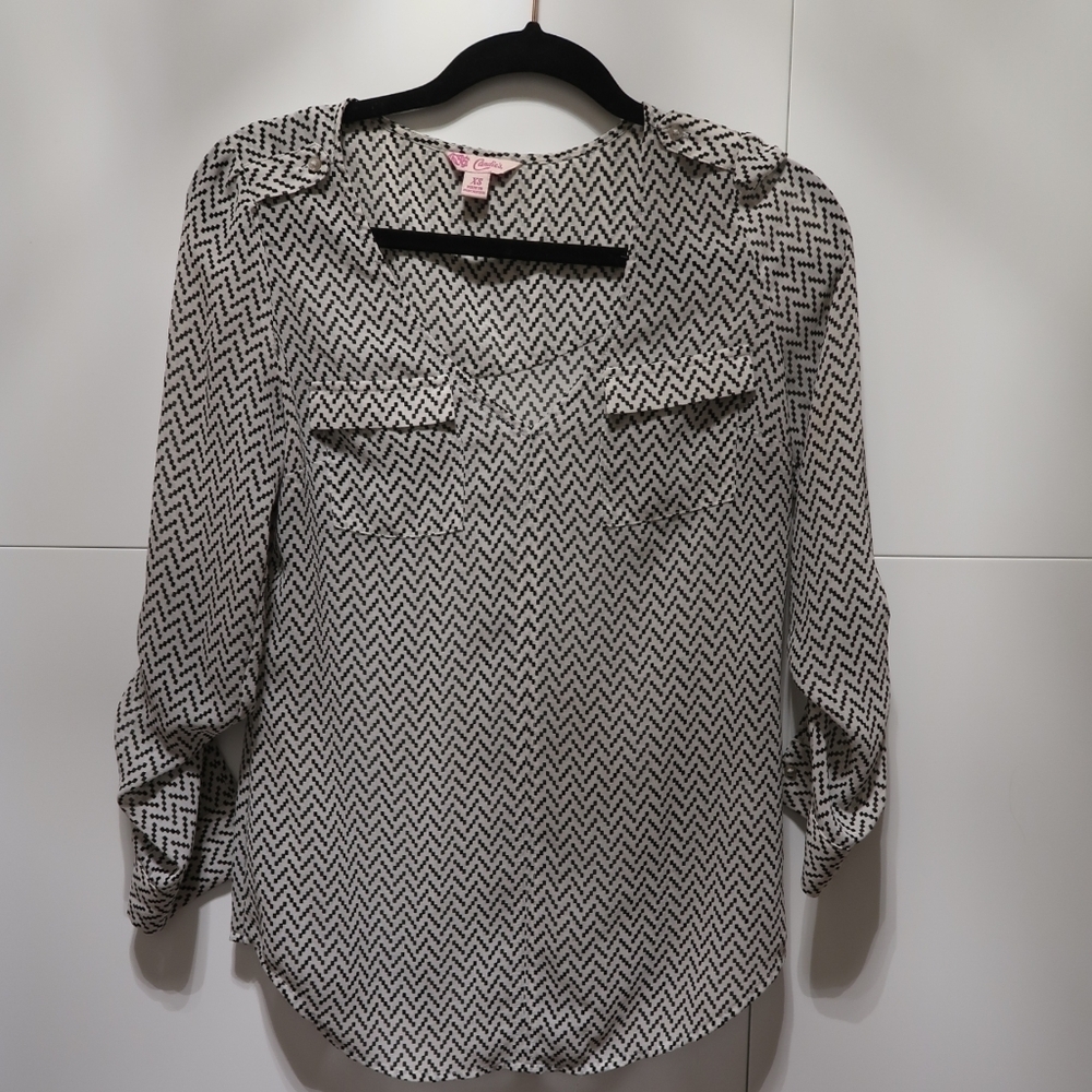 Candie's Black White Geometric V Neck Blouse Career Top XS - Picture 2 of 6